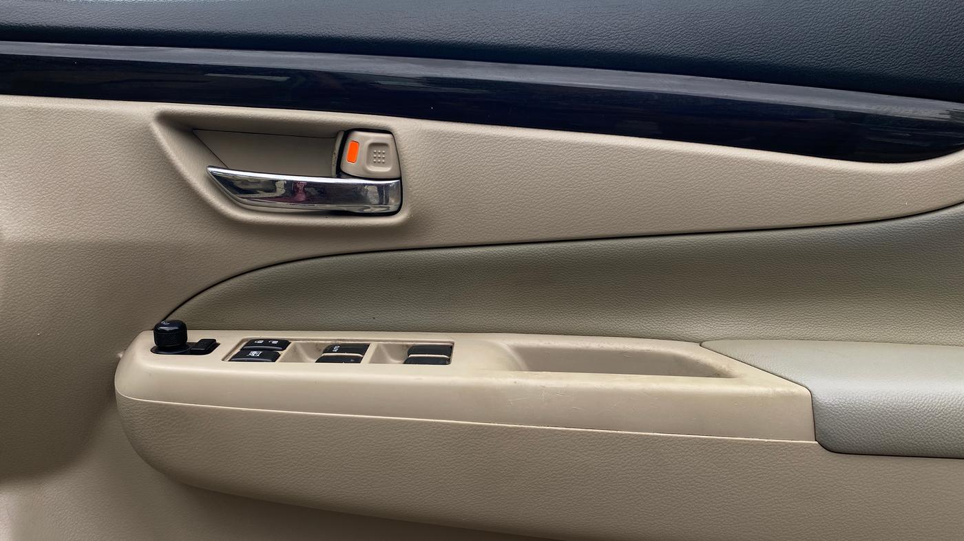 2018 Maruti Ciaz ALPHA  AT 1.4  PETROL, Petrol, Automatic, 1,40,176 km, Driver Side Door Panels Control