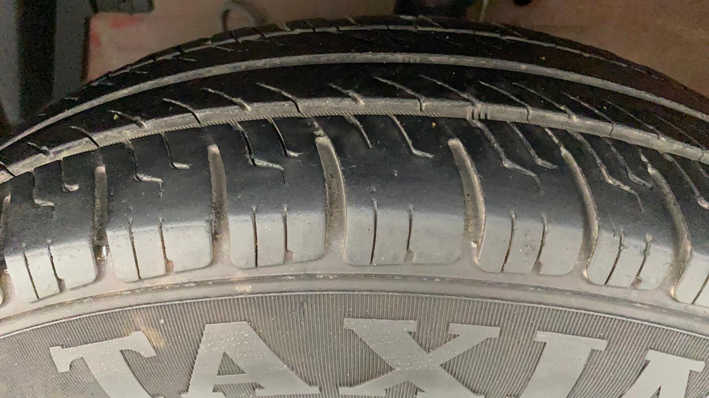 2013 Maruti Swift VDI, Diesel, Manual, 93,871 km, Left Front Tyre Tread