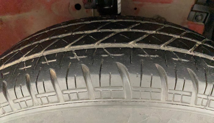 2013 Maruti Swift VDI, Diesel, Manual, 93,871 km, Right Front Tyre Tread