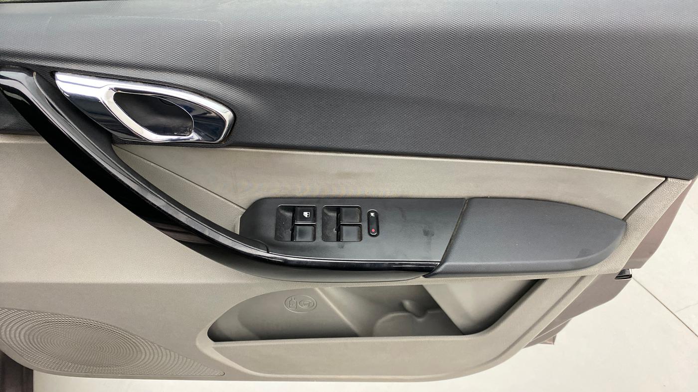 2018 Tata Tiago XZA 1.2 REVOTRON, Petrol, Automatic, 99,192 km, Driver Side Door Panels Control