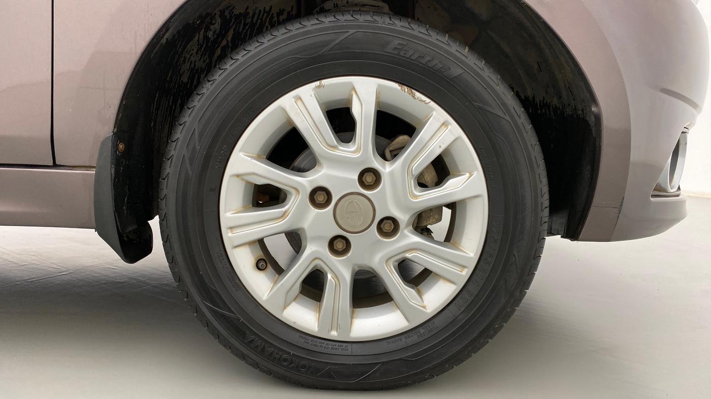 2018 Tata Tiago XZA 1.2 REVOTRON, Petrol, Automatic, 99,192 km, Right Front Wheel
