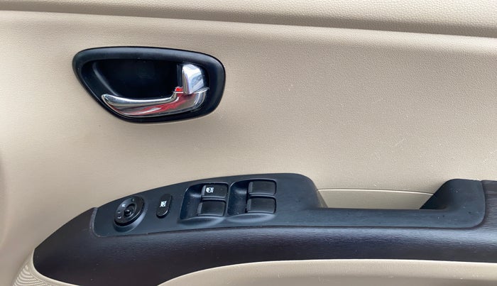 2012 Hyundai i10 MAGNA 1.2, Petrol, Manual, 29,485 km, Driver Side Door Panels Control