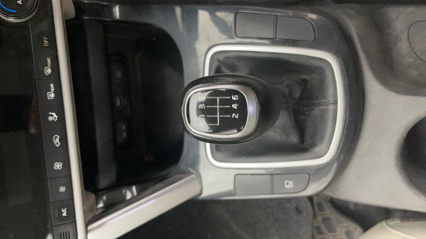2021 KIA SELTOS HTX 1.5 PETROL, Petrol, Manual, 86,829 km, Gear Lever
