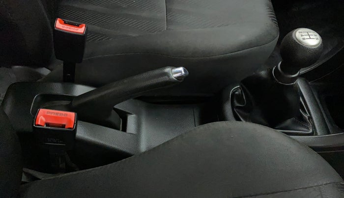 2013 Maruti Swift VXI, Petrol, Manual, 81,426 km, Gear Lever