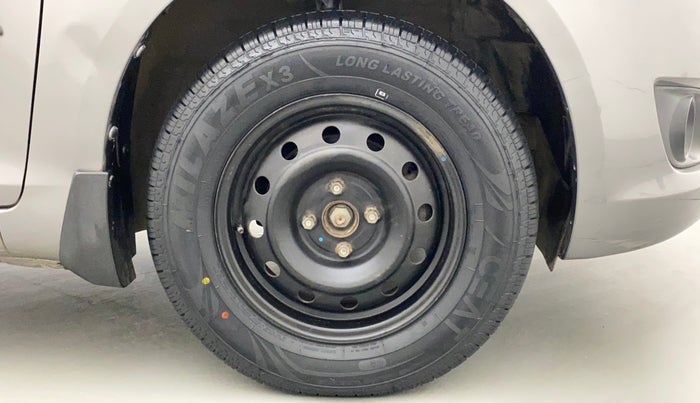2013 Maruti Swift VXI, Petrol, Manual, 81,426 km, Right Front Wheel