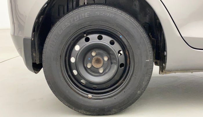 2013 Maruti Swift VXI, Petrol, Manual, 81,426 km, Right Rear Wheel