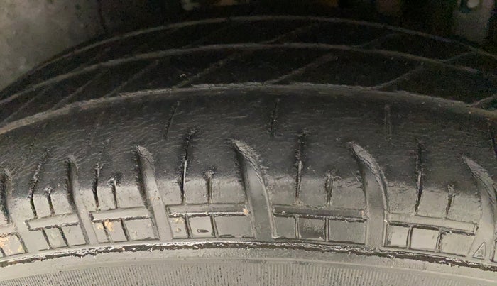 2013 Maruti Swift VXI, Petrol, Manual, 81,426 km, Left Rear Tyre Tread