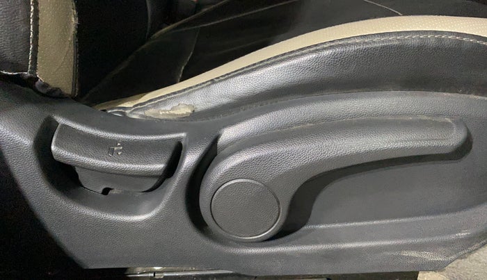 2016 Hyundai Elite i20 SPORTZ 1.2, Petrol, Manual, 35,991 km, Driver Side Adjustment Panel