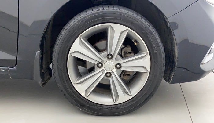 2018 Hyundai Verna 1.6 CRDI SX + AT, Diesel, Automatic, 91,464 km, Right Front Wheel