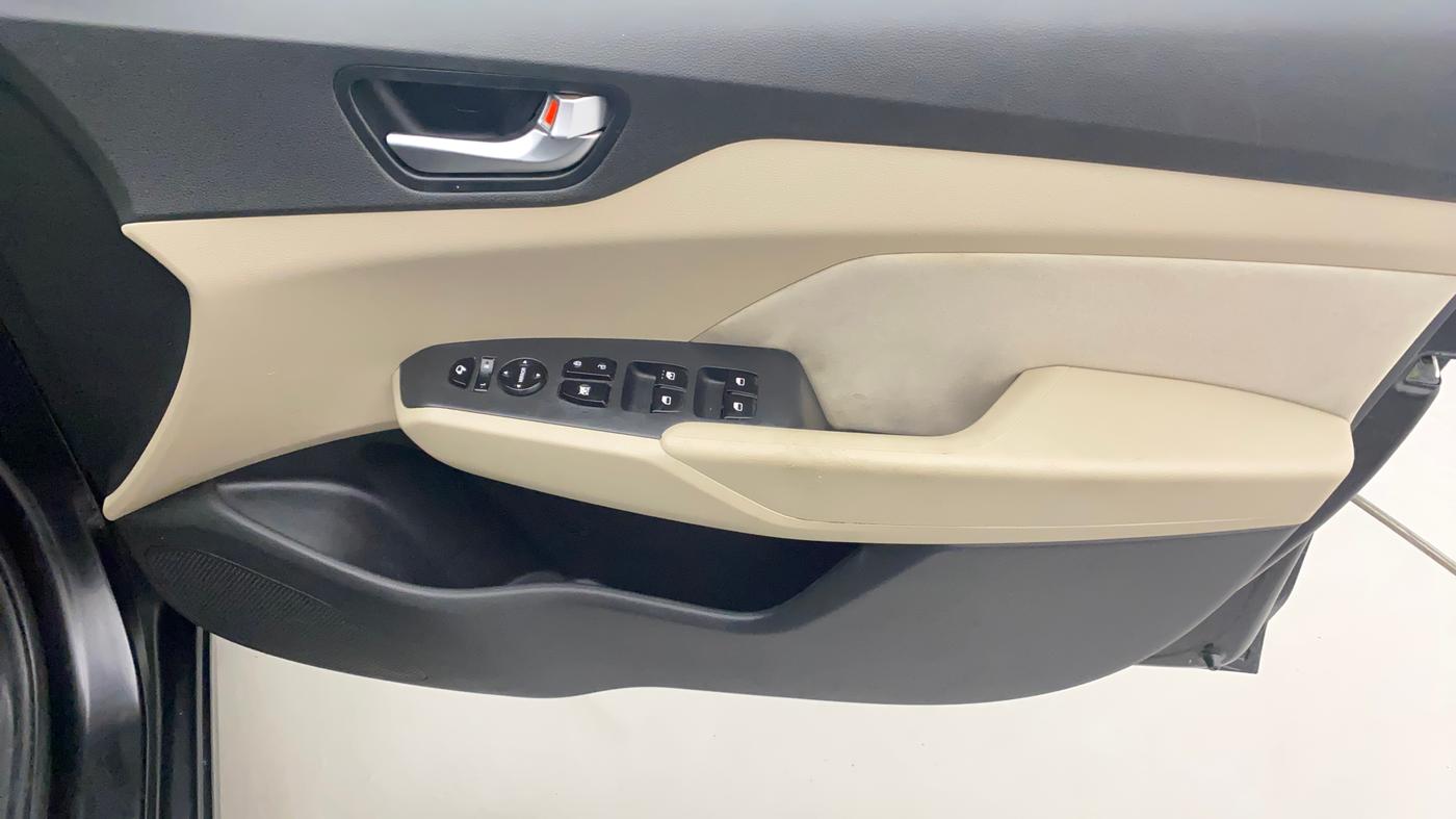 2018 Hyundai Verna 1.6 CRDI SX + AT, Diesel, Automatic, 91,464 km, Driver Side Door Panels Control