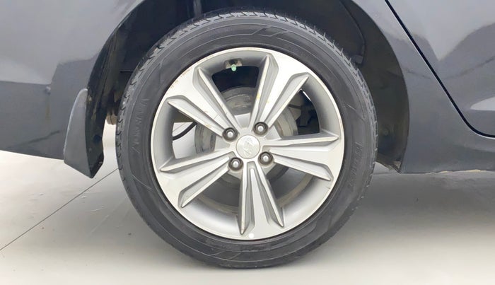 2018 Hyundai Verna 1.6 CRDI SX + AT, Diesel, Automatic, 91,464 km, Right Rear Wheel