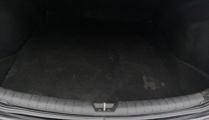 2018 Hyundai Verna 1.6 CRDI SX + AT, Diesel, Automatic, 91,464 km, Boot Inside