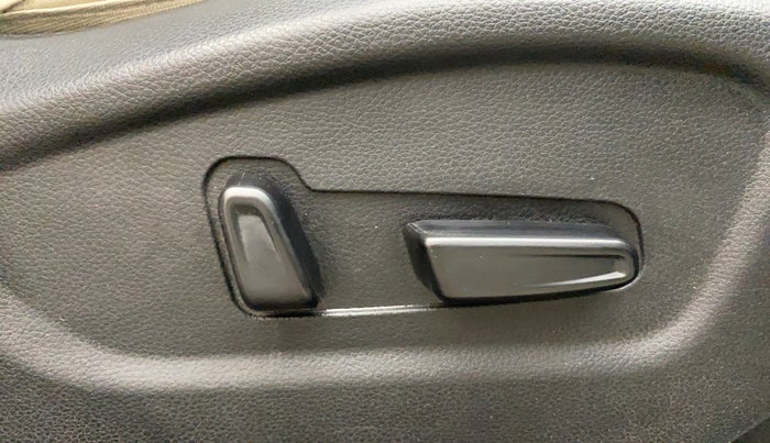 2019 KIA SELTOS HTX PLUS 1.5 DIESEL, Diesel, Manual, 1,07,500 km, Driver Side Adjustment Panel