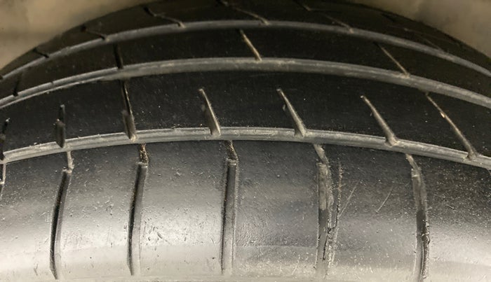 2018 Tata Hexa Varicor 400 XTA, Diesel, Automatic, 77,408 km, Left Rear Tyre Tread