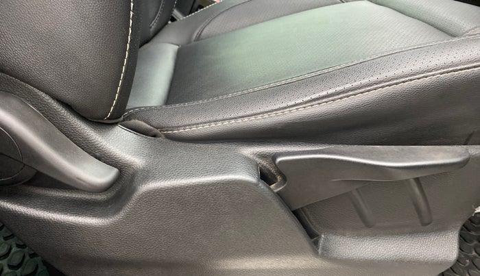 2018 Tata Hexa Varicor 400 XTA, Diesel, Automatic, 77,408 km, Driver Side Adjustment Panel