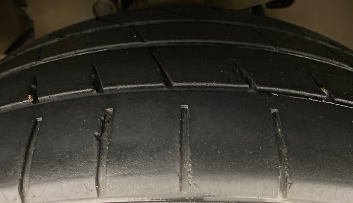 2018 Tata Hexa Varicor 400 XTA, Diesel, Automatic, 77,408 km, Right Front Tyre Tread