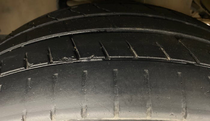 2018 Tata Hexa Varicor 400 XTA, Diesel, Automatic, 77,408 km, Left Front Tyre Tread