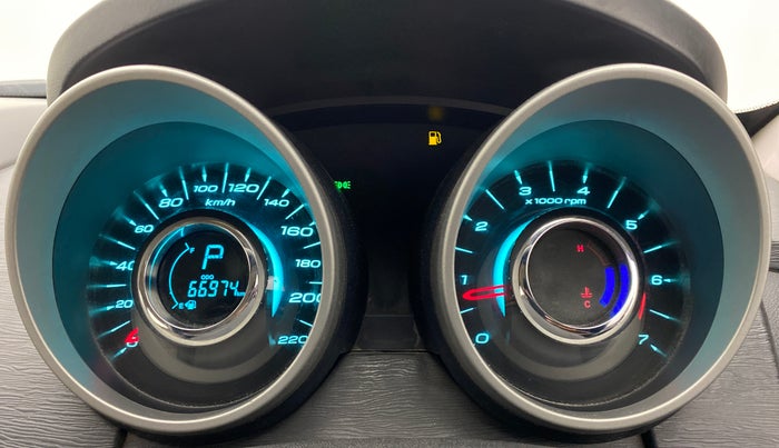 2017 Mahindra XUV500 W10 AT FWD, Diesel, Automatic, 66,971 km, Odometer Image