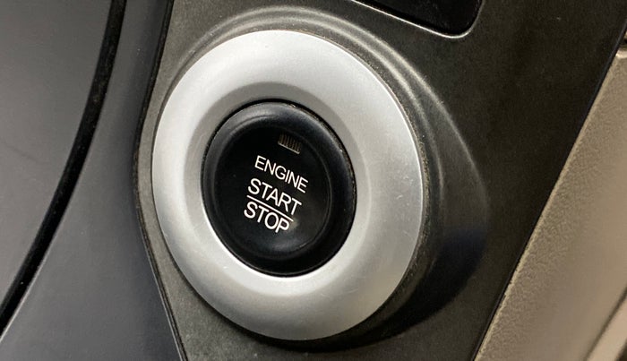 2017 Mahindra XUV500 W10 AT FWD, Diesel, Automatic, 66,971 km, Keyless Start/ Stop Button