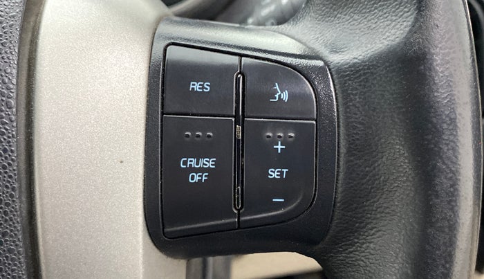 2017 Mahindra XUV500 W10 AT FWD, Diesel, Automatic, 66,971 km, Adaptive Cruise Control