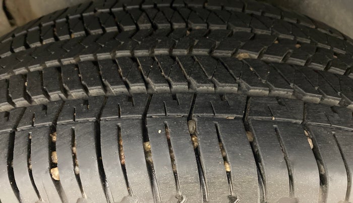 2017 Mahindra XUV500 W10 AT FWD, Diesel, Automatic, 66,971 km, Right Rear Tyre Tread