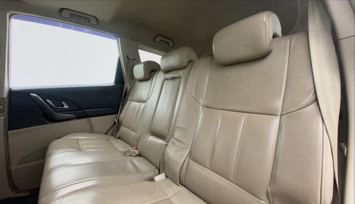 2017 Mahindra XUV500 W10 AT FWD, Diesel, Automatic, 66,971 km, Right Side Rear Door Cabin