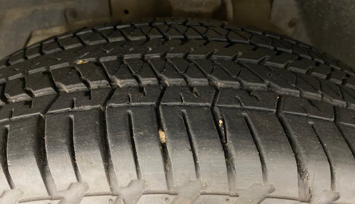 2017 Mahindra XUV500 W10 AT FWD, Diesel, Automatic, 66,971 km, Left Front Tyre Tread
