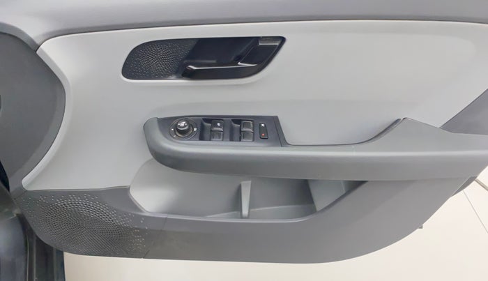 2020 Tata ALTROZ XT PETROL, Petrol, Manual, 50,079 km, Driver Side Door Panels Control