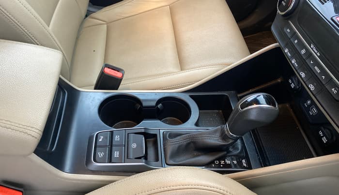 2018 Hyundai Tucson GLS 2WD AT PETROL, Petrol, Automatic, 37,821 km, Gear Lever