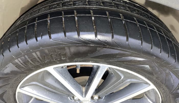 2018 Hyundai Tucson GLS 2WD AT PETROL, Petrol, Automatic, 37,821 km, Right Front Tyre Tread