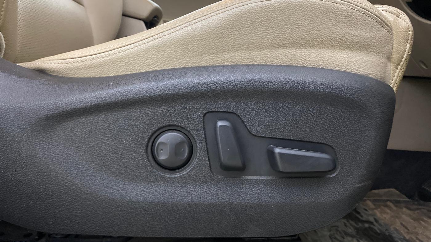 2018 Hyundai Tucson GLS 2WD AT PETROL, Petrol, Automatic, 37,821 km, Driver Side Adjustment Panel