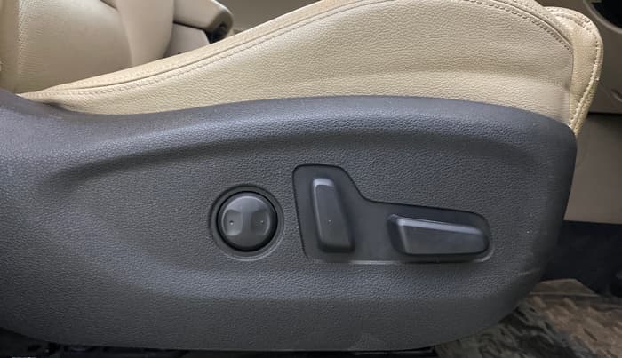 2018 Hyundai Tucson GLS 2WD AT PETROL, Petrol, Automatic, 37,821 km, Driver Side Adjustment Panel