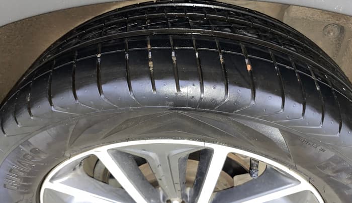 2018 Hyundai Tucson GLS 2WD AT PETROL, Petrol, Automatic, 37,821 km, Left Rear Tyre Tread