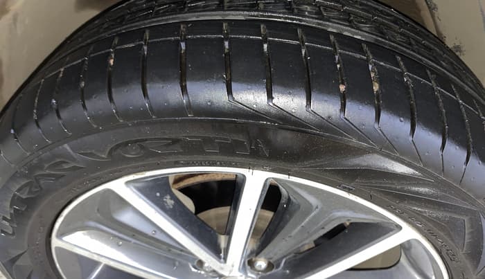 2018 Hyundai Tucson GLS 2WD AT PETROL, Petrol, Automatic, 37,821 km, Left Front Tyre Tread