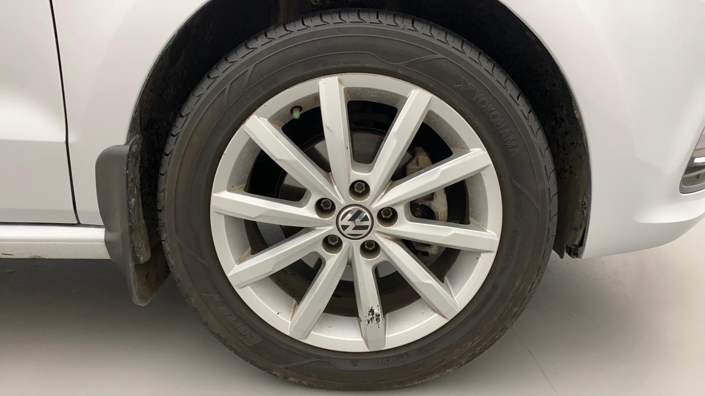 2017 Volkswagen Polo HIGHLINE PLUS 1.5 16 ALLOY, Diesel, Manual, 47,582 km, Right Front Wheel