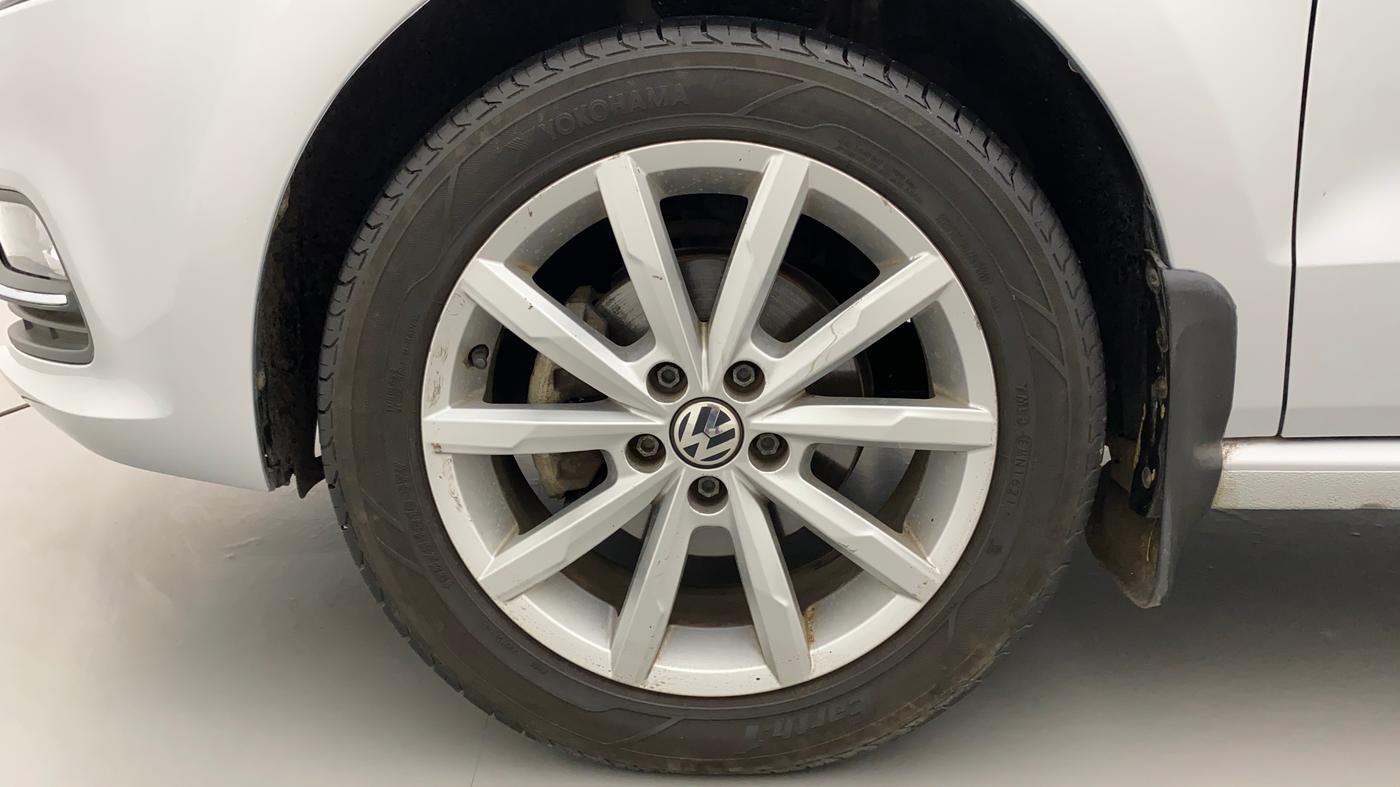 2017 Volkswagen Polo HIGHLINE PLUS 1.5 16 ALLOY, Diesel, Manual, 47,582 km, Left Front Wheel