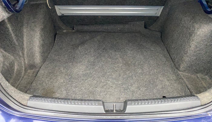 2015 Volkswagen Vento HIGHLINE 1.6 MPI, Petrol, Manual, 69,058 km, Boot Inside