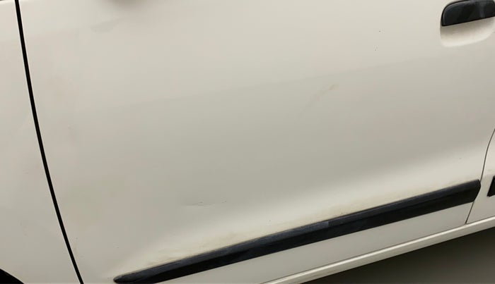 2017 Maruti Wagon R 1.0 LXI CNG, CNG, Manual, 40,232 km, Front passenger door - Slightly dented