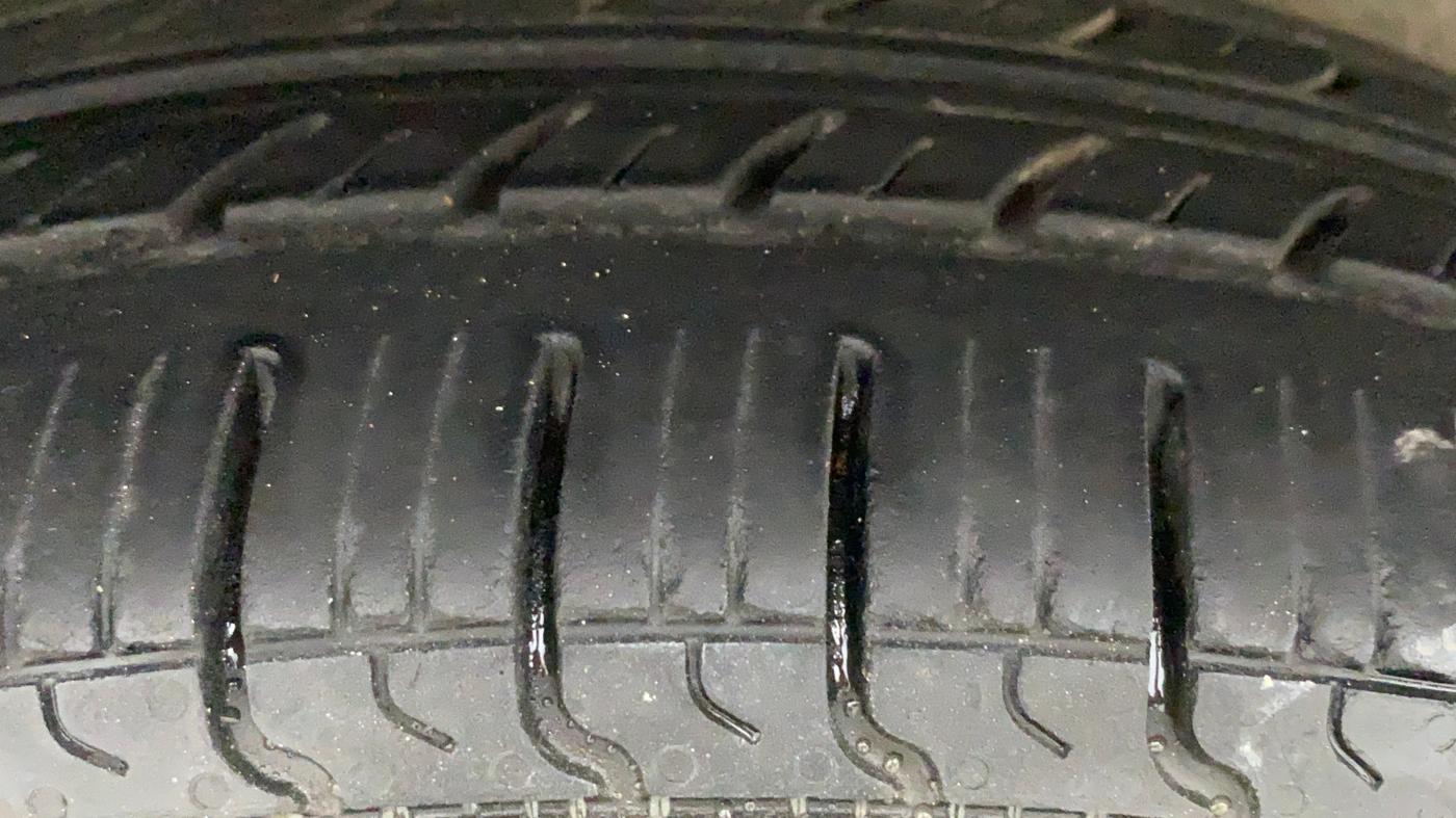 2017 Maruti Wagon R 1.0 LXI CNG, CNG, Manual, 40,232 km, Right Rear Tyre Tread