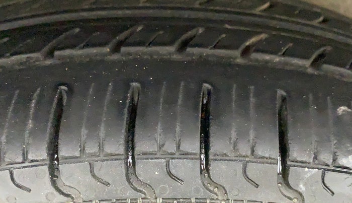 2017 Maruti Wagon R 1.0 LXI CNG, CNG, Manual, 40,232 km, Right Rear Tyre Tread
