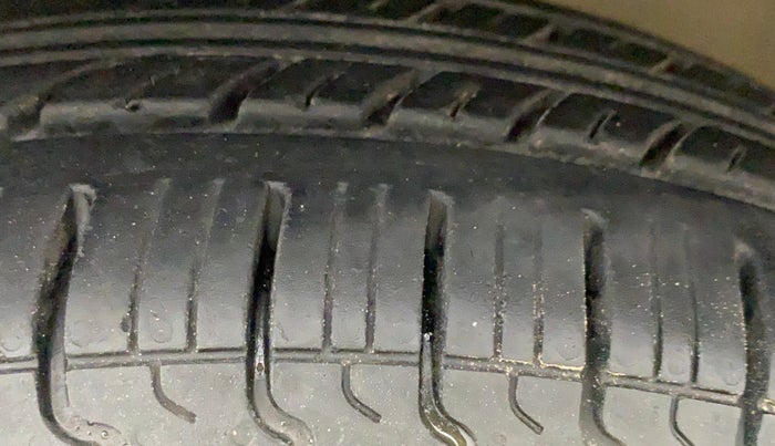 2017 Maruti Wagon R 1.0 LXI CNG, CNG, Manual, 40,232 km, Left Front Tyre Tread