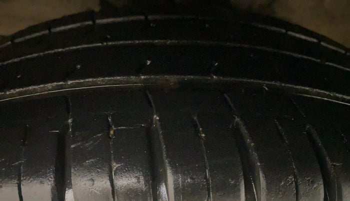 2018 Maruti Dzire ZXI, Petrol, Manual, 30,785 km, Left Front Tyre Tread