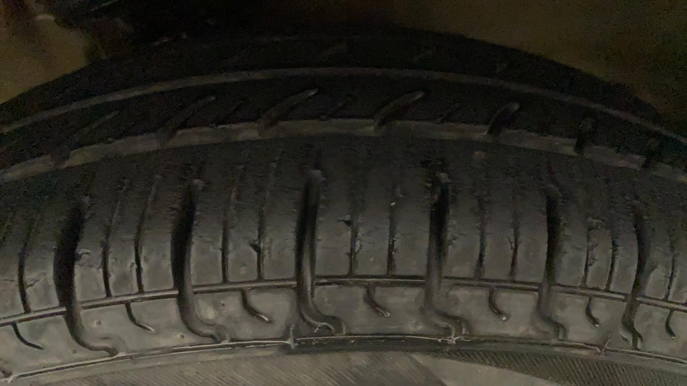 2017 Maruti Alto 800 VXI, Petrol, Manual, 38,084 km, Left Front Tyre Tread
