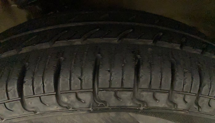 2017 Maruti Alto 800 VXI, Petrol, Manual, 38,084 km, Left Front Tyre Tread