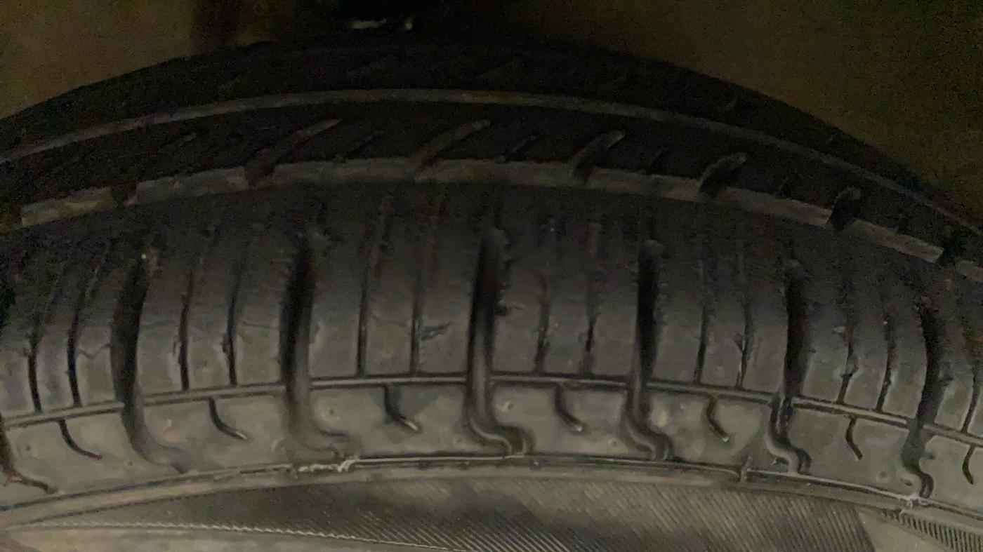 2017 Maruti Alto 800 VXI, Petrol, Manual, 38,084 km, Right Front Tyre Tread