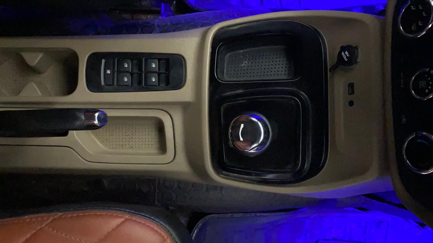 2016 Mahindra TUV300 T8 AMT, Diesel, Automatic, 1,03,527 km, Gear Lever