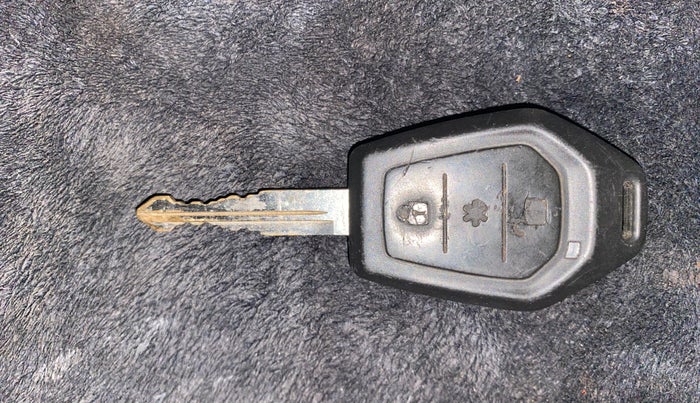 2016 Mahindra TUV300 T8 AMT, Diesel, Automatic, 1,03,494 km, Key Close Up