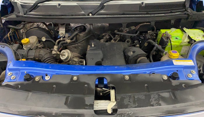 2016 Mahindra TUV300 T8 AMT, Diesel, Automatic, 1,03,494 km, Engine View