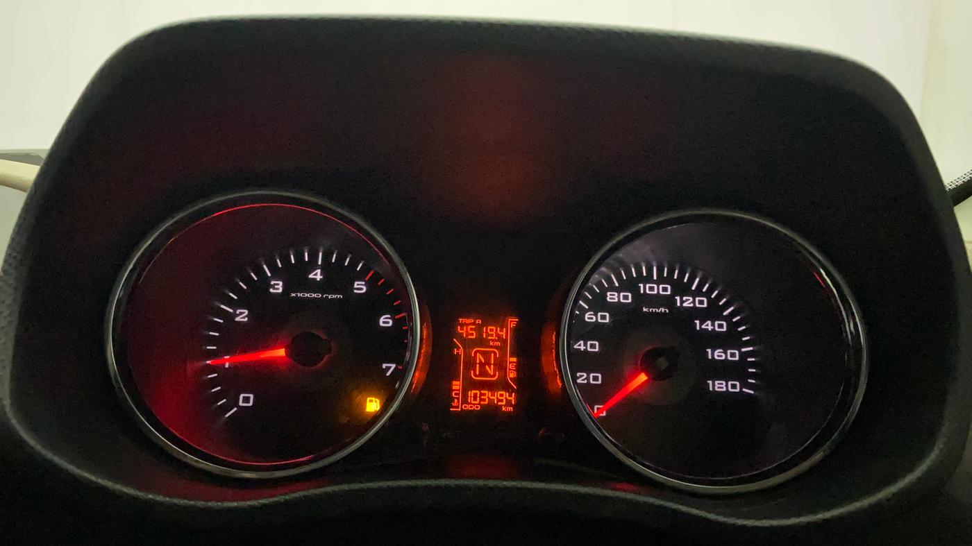 2016 Mahindra TUV300 T8 AMT, Diesel, Automatic, 1,03,527 km, Odometer Image