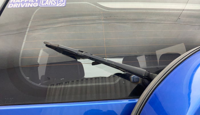 2016 Mahindra TUV300 T8 AMT, Diesel, Automatic, 1,03,494 km, Rear Wiper